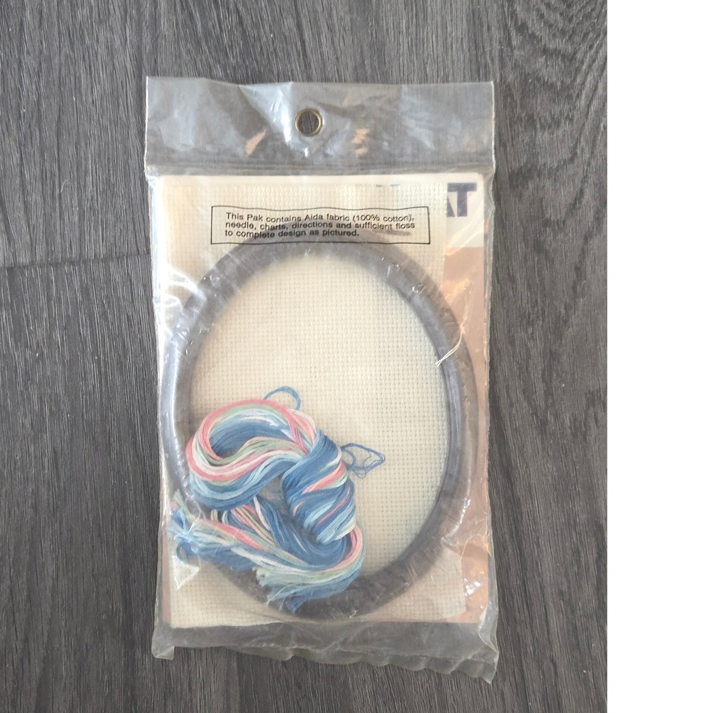 Bernat‎ Blue Sunbonnet Girl Counted Cross Stitch Kit 400813 - Picture 2 of 2